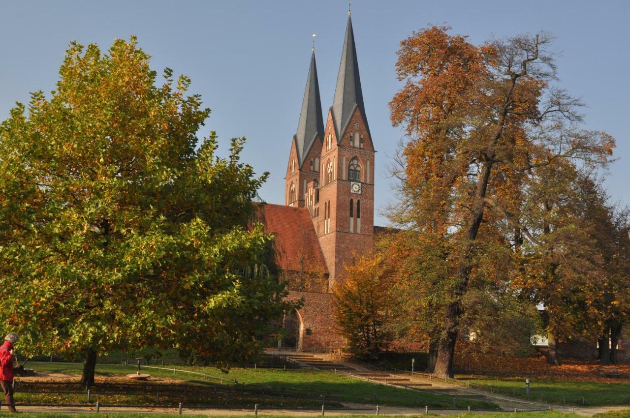 Kulturfreizeiten Ferienwohnungen Neuruppin Bagian luar foto